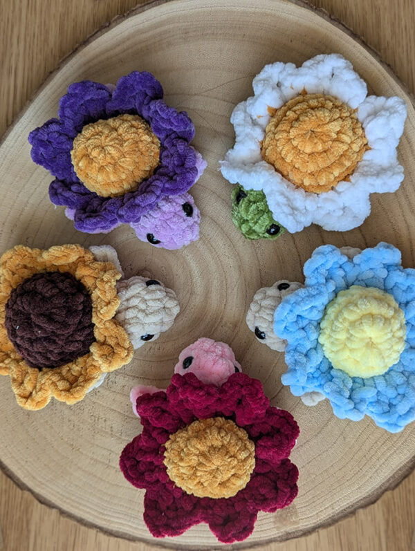 peluches tortues à fleur fait à la main au crochet