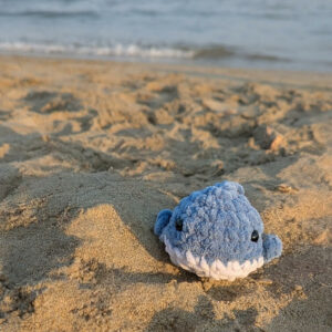 peluche requin fait à la main au crochet