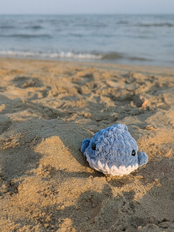 peluche requin fait à la main au crochet