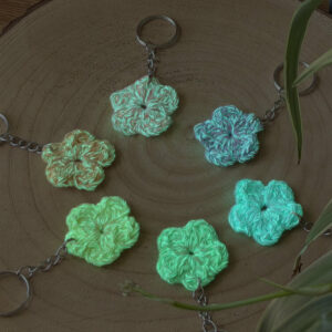 porte clé phosphorescent fleur fait main au crochet