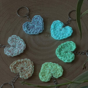porte clé phosphorescent cœur fait main au crochet