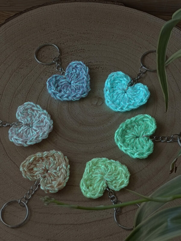 porte clé phosphorescent cœur fait main au crochet