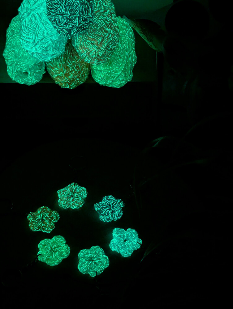 porte clé phosphorescent fleur fait main au crochet