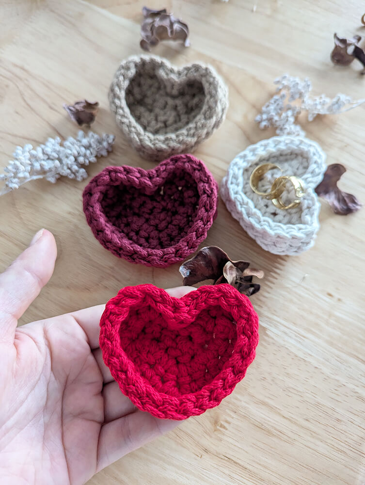 Panier vide poche cœur fait main au crochet