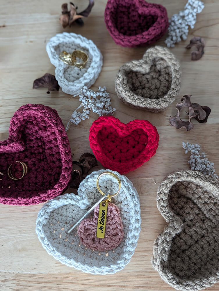 Panier vide poche cœur fait main au crochet