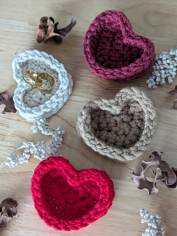 Panier vide poche cœur fait main au crochet