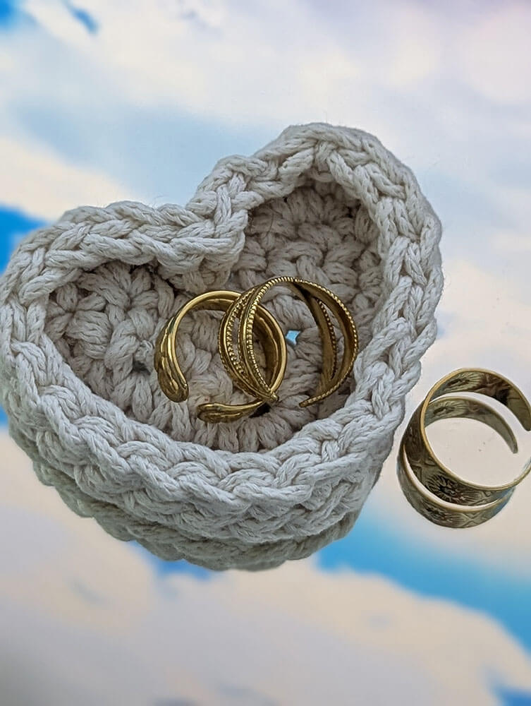 Panier vide poche cœur fait main au crochet